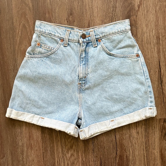 Levi's Pants - Levi's Light Wash High-Rise Rolled Hem Denim Shorts Size 5 Vintage Style